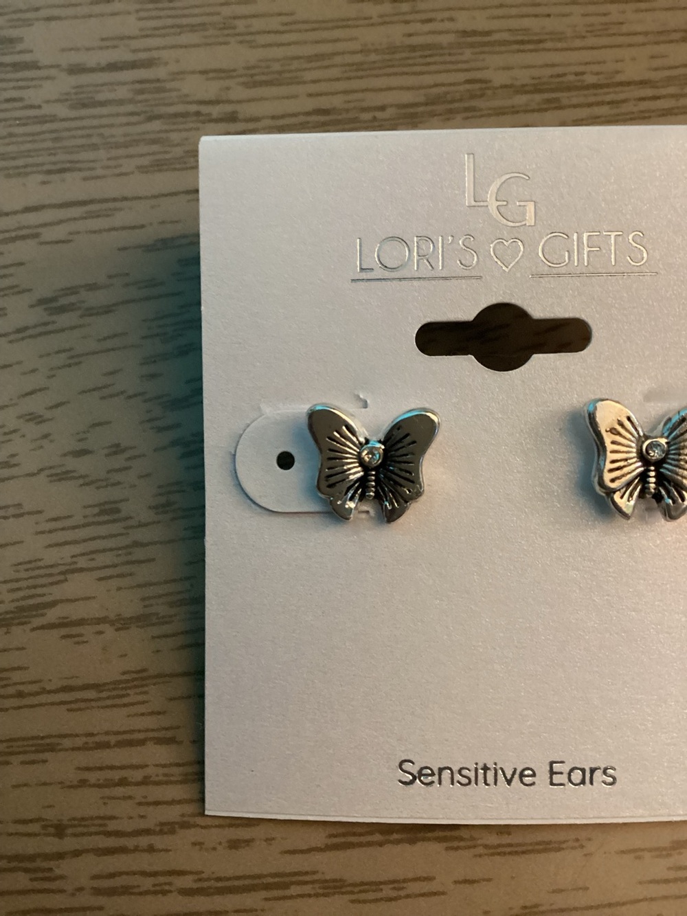 Lori’s Gifts Silvertone Butterfly Earrings New - Picture 3 of 7